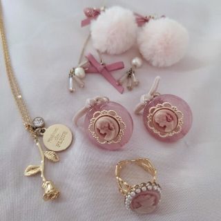 メゾンドフルール(Maison de FLEUR)のメゾンドフルール　candymeow　ネックレス　イヤリング　指輪　カメオ　4点(イヤリング)