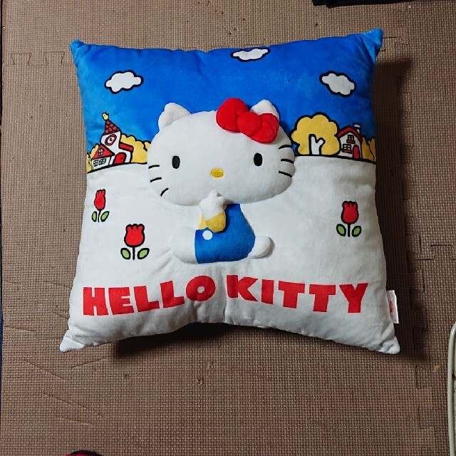 サンリオ(サンリオ)のHELLO KITTYクッション【ミキティー様専用】 インテリア/住まい/日用品のインテリア小物(クッション)の商品写真