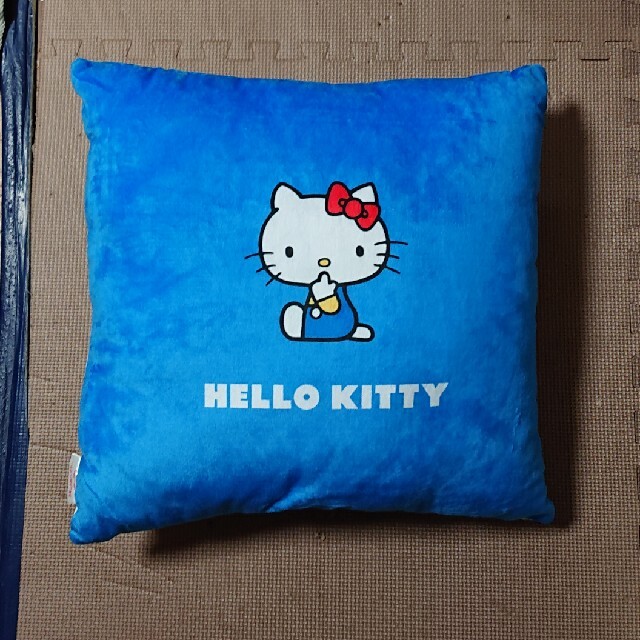 サンリオ(サンリオ)のHELLO KITTYクッション【ミキティー様専用】 インテリア/住まい/日用品のインテリア小物(クッション)の商品写真