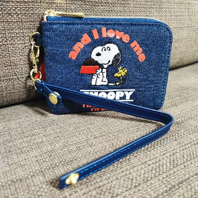 SNOOPY(スヌーピー)の【スヌーピー】デニム調小銭入れ付きパスケース（レッド） レディースのファッション小物(名刺入れ/定期入れ)の商品写真