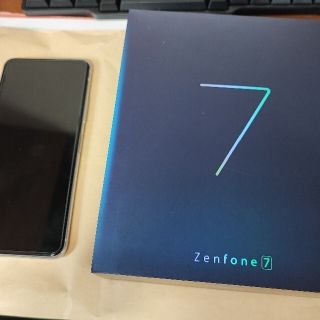 ASUS Zenfone7 128GB ホワイト 国内版SIMフリー(スマートフォン本体)