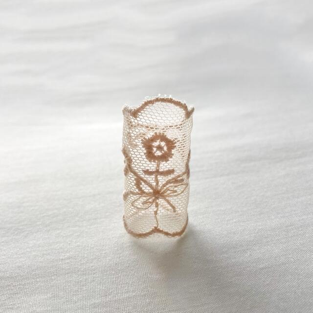 Lochie(ロキエ)の୨୧ Vintage rétro Beige Flower Lace Ring ハンドメイドのアクセサリー(リング)の商品写真