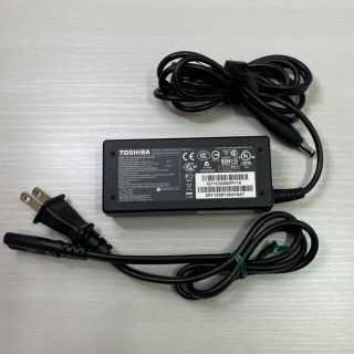 トウシバ(東芝)のACアダプター　19V/東芝　動作品　中古品　送料無料　ノートパソコン　(PC周辺機器)