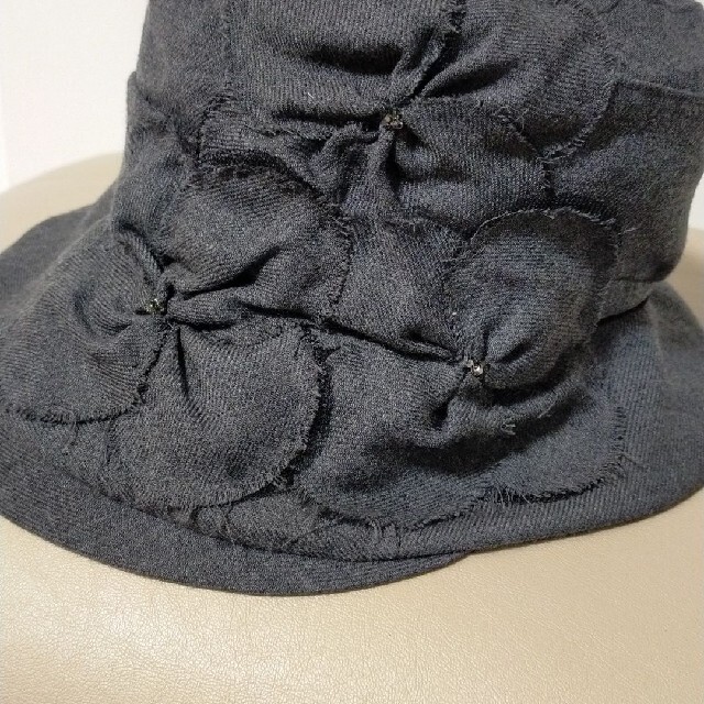 ANTEPRIMA(アンテプリマ)のアンテプリマ　フィオリーモチーフ　帽子　ハット　グレー レディースの帽子(その他)の商品写真