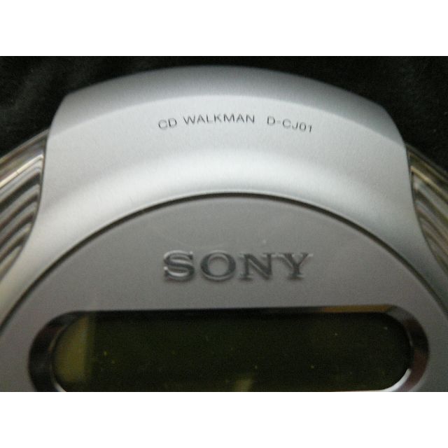 SONY(ソニー)の値下げしました SONY CDウォークマン D-CJ01 スマホ/家電/カメラのオーディオ機器(ポータブルプレーヤー)の商品写真