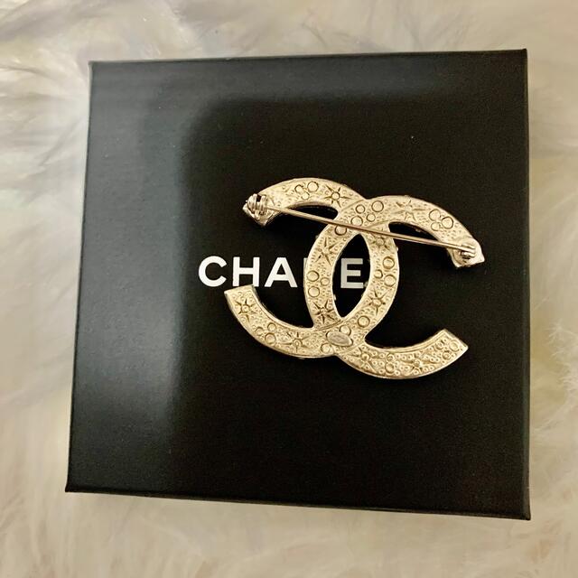 CHANEL(シャネル)のシャネル　ブローチ レディースのアクセサリー(ブローチ/コサージュ)の商品写真