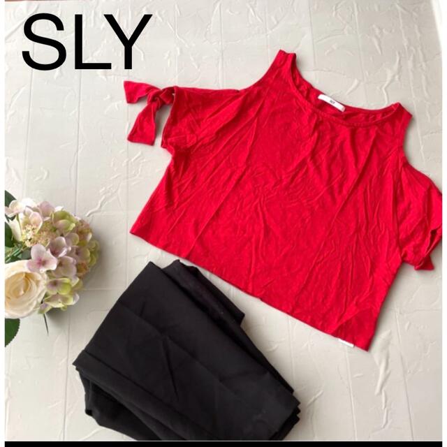 SLY(スライ)の美品　SLY 肩開き　リボン　トップス　レッド レディースのトップス(Tシャツ(半袖/袖なし))の商品写真