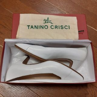 タニノクリスチー(TANINO CRISCI)の希少　新品　未使用　タニノクリスチ　白　パンプス　39.5  25cm(ハイヒール/パンプス)