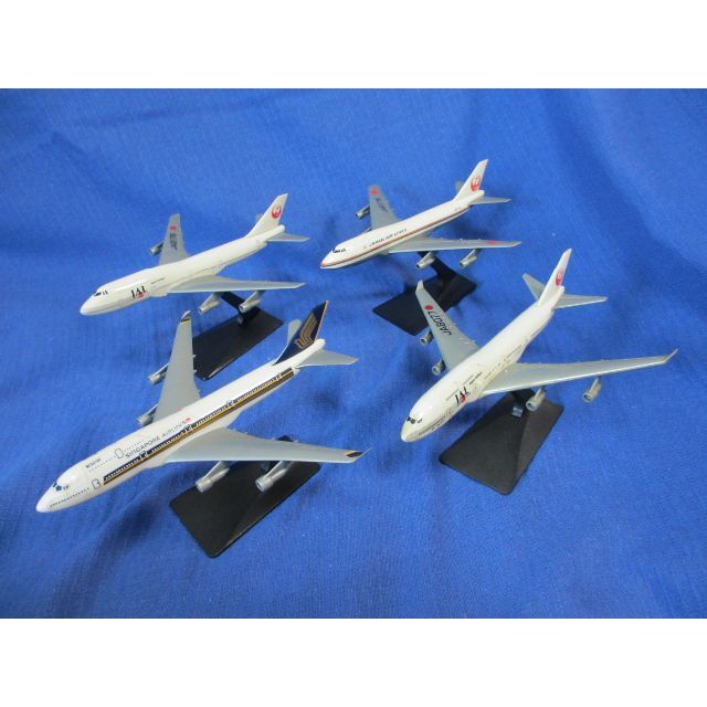 JAL(日本航空)(ジャル(ニホンコウクウ))のジャンボジェット機(JAL3機、SQ1機)の模型４機【中古】 エンタメ/ホビーのおもちゃ/ぬいぐるみ(模型/プラモデル)の商品写真