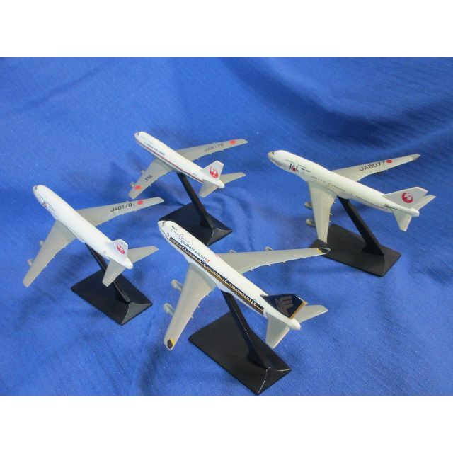 JAL(日本航空)(ジャル(ニホンコウクウ))のジャンボジェット機(JAL3機、SQ1機)の模型４機【中古】 エンタメ/ホビーのおもちゃ/ぬいぐるみ(模型/プラモデル)の商品写真