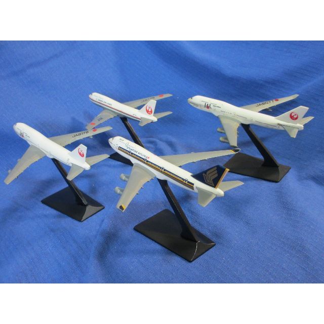 JAL(日本航空)(ジャル(ニホンコウクウ))のジャンボジェット機(JAL3機、SQ1機)の模型４機【中古】 エンタメ/ホビーのおもちゃ/ぬいぐるみ(模型/プラモデル)の商品写真