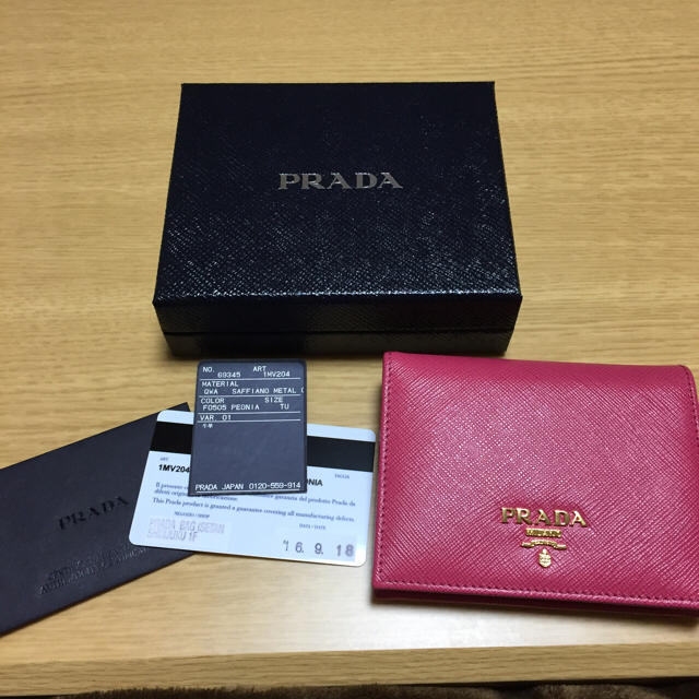 PRADA(プラダ)のPRADA二つ折り財布 レディースのファッション小物(財布)の商品写真