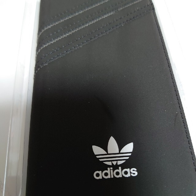 adidas(アディダス)のアディダスブックレットケース スマホ/家電/カメラのスマホアクセサリー(iPhoneケース)の商品写真