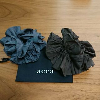 アッカ(acca)の最終値下げ！少し訳あり！accaグレーのシュシュ&美品ブラウンマシュマロシュシュ(ヘアゴム/シュシュ)