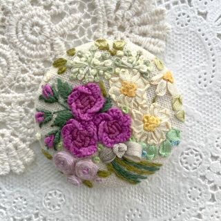 刺繍ブローチ/ ヘアゴム　ハンドメイド(コサージュ/ブローチ)