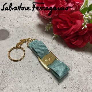 サルヴァトーレフェラガモ(Salvatore Ferragamo)のフェラガモ ヴァラ・リボン チャーム キーリング キーホルダー (キーホルダー)