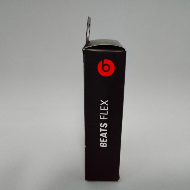 Beats(ビーツ)の【新品 未使用】Beats Flex MYMC2PA/A ブラック イヤホン スマホ/家電/カメラのオーディオ機器(ヘッドフォン/イヤフォン)の商品写真