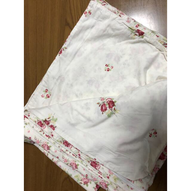 LAURA ASHLEY(ローラアシュレイ)のLAURA ASHLEYの掛け布団カバー(used品)ハリエットラズベリー インテリア/住まい/日用品の寝具(シーツ/カバー)の商品写真