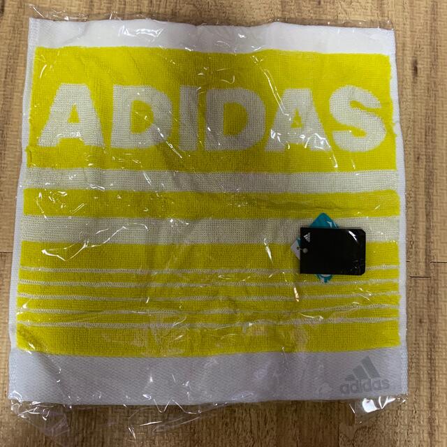 adidas(アディダス)のadidas タオルハンカチ新品未使用 メンズのファッション小物(ハンカチ/ポケットチーフ)の商品写真