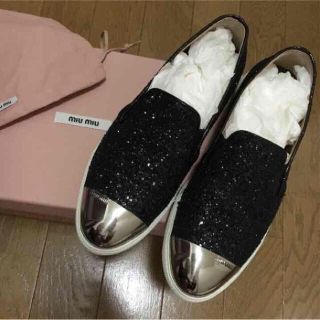 ミュウミュウ(miumiu)のmiumiuスニーカー(スニーカー)