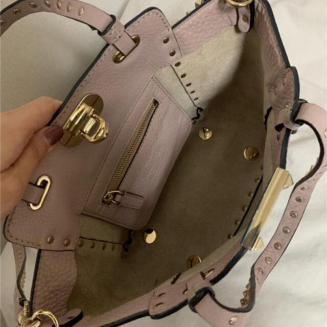 VALENTINO(ヴァレンティノ)のロックスタッズ グレインカーフスキン ミニ バッグ  レディースのバッグ(ショルダーバッグ)の商品写真