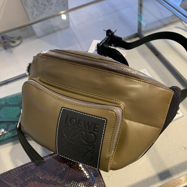 LOEWE(ロエベ)の新品未使用  LOEWE ロエベ  ボディバッグ メンズのバッグ(ボディーバッグ)の商品写真