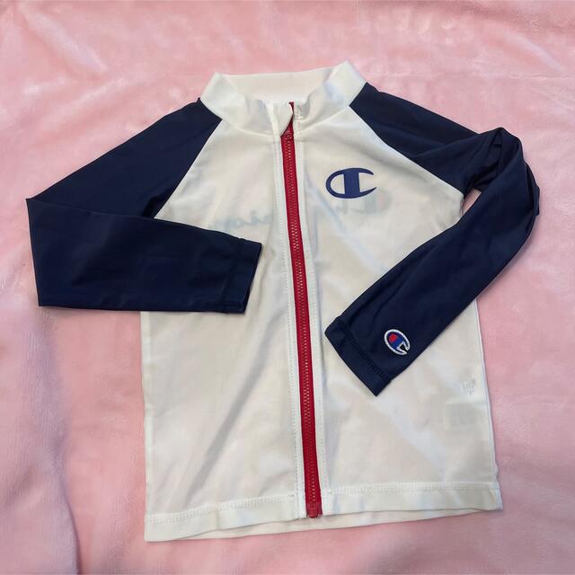 Champion(チャンピオン)の【チャンピオン】水着ラッシュガード100サイズ キッズ/ベビー/マタニティのキッズ服男の子用(90cm~)(水着)の商品写真