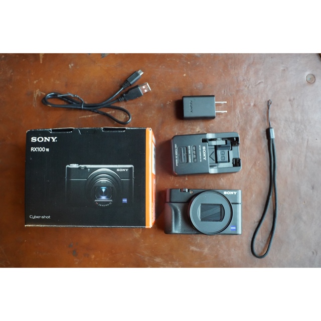 SONY(ソニー)のCarl zeiss touit 12mm F2.8 RX100m7セット スマホ/家電/カメラのカメラ(レンズ(単焦点))の商品写真