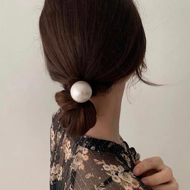 【新品未使用】韓国　大粒パール　大ぶり　ヘアゴム　シンプル　ヘアアクセサリー レディースのヘアアクセサリー(ヘアゴム/シュシュ)の商品写真