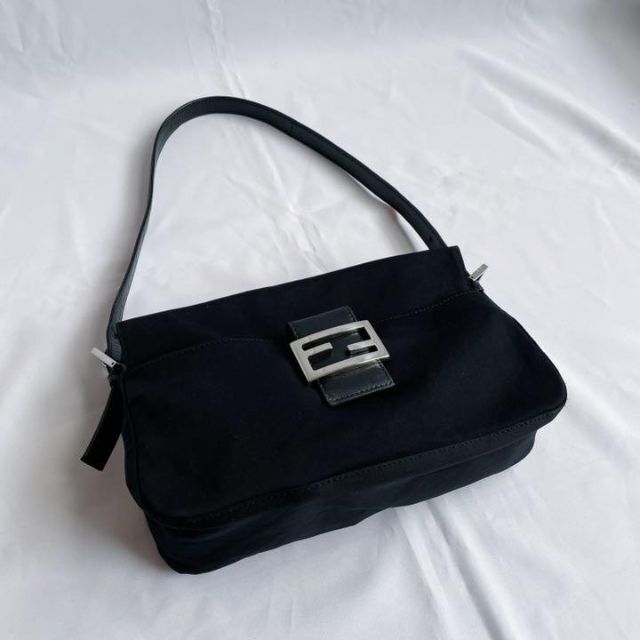 【FENDI】 マンマバケット ショルダーハンドバッグ