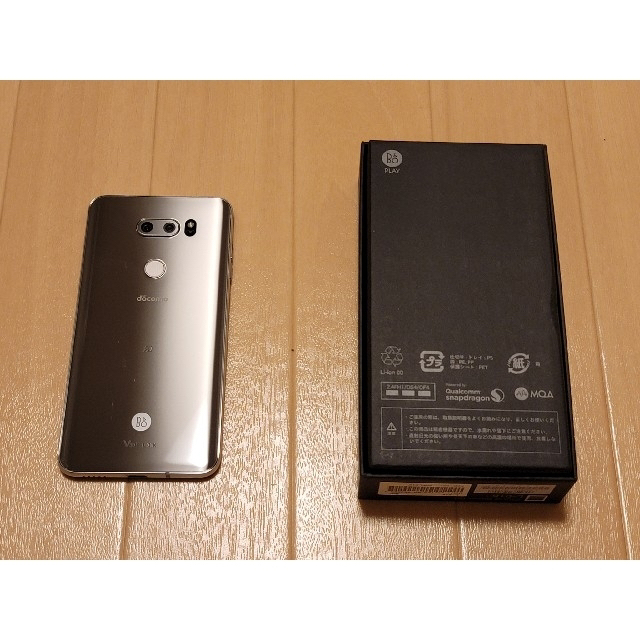 LG Electronics(エルジーエレクトロニクス)のdocomo LG V30+ L-01K Cloud Silver スマホ/家電/カメラのスマートフォン/携帯電話(スマートフォン本体)の商品写真