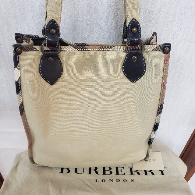 BURBERRY(バーバリー)のアッキー様専用BURBERRYロンドン　キャンバス×レザー×ノバチェック美品 レディースのバッグ(トートバッグ)の商品写真