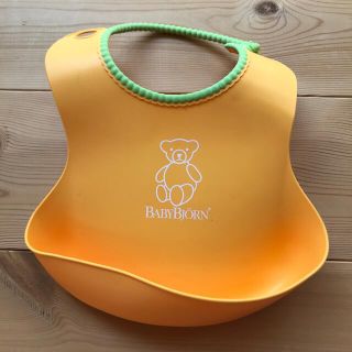 ベビービョルン(BABYBJORN)の⭐️専用⭐️ベビービョルン　お食事スタイ　黄色(お食事エプロン)