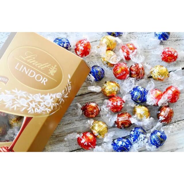 Lindt(リンツ)の【大人気】リンツリンドールチョコレート LINDOR ゴールド24個 食品/飲料/酒の食品(菓子/デザート)の商品写真