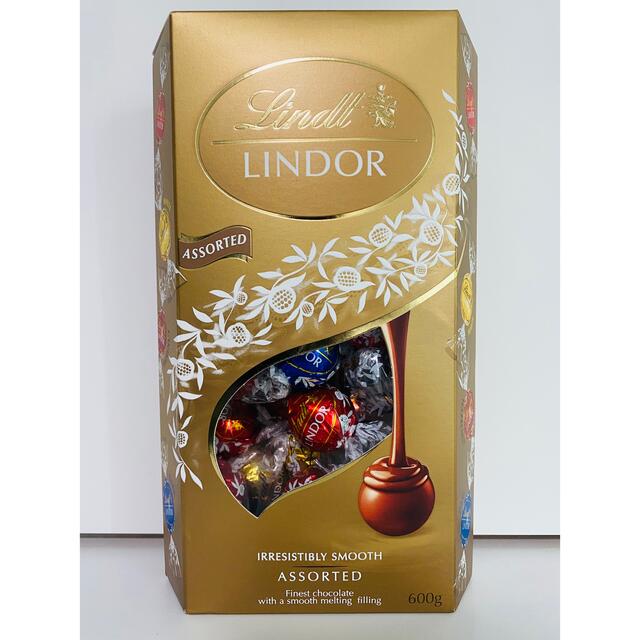 Lindt(リンツ)の【大人気】リンツリンドールチョコレート LINDOR ゴールド24個 食品/飲料/酒の食品(菓子/デザート)の商品写真