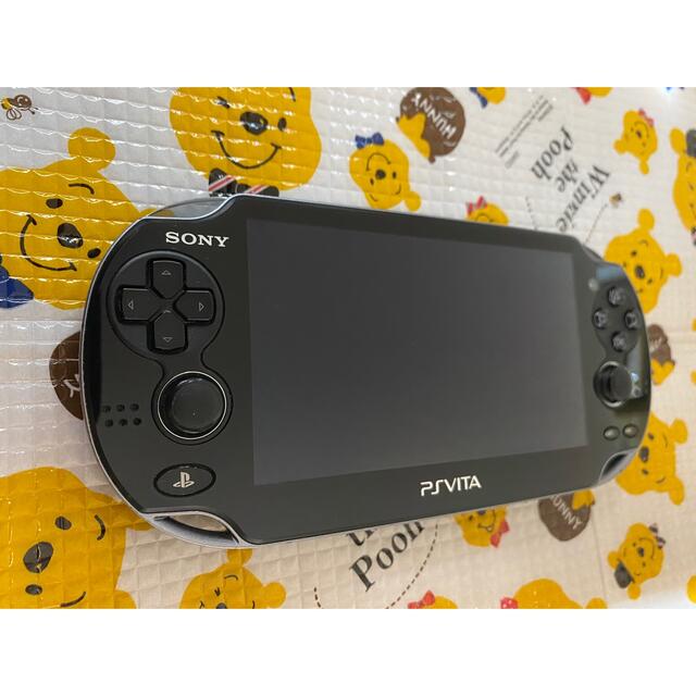 PlayStation Vita(プレイステーションヴィータ)のps VITA本体pch1100ブラック エンタメ/ホビーのゲームソフト/ゲーム機本体(携帯用ゲーム機本体)の商品写真