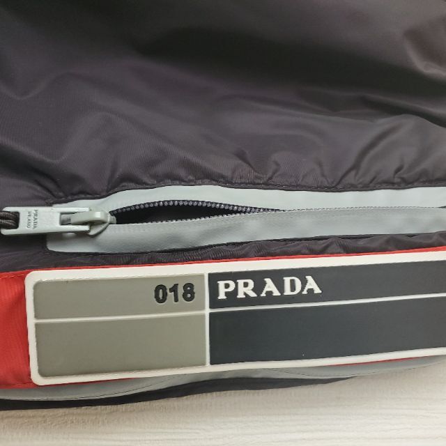 PRADA(プラダ)のPRADA サイドジップ トラックパンツ プラダ メンズのパンツ(その他)の商品写真