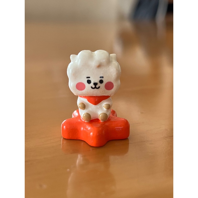 防弾少年団(BTS)(ボウダンショウネンダン)のBT21バスボム　バスボールRJ エンタメ/ホビーのおもちゃ/ぬいぐるみ(キャラクターグッズ)の商品写真