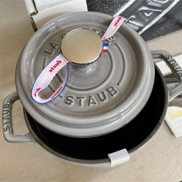 STAUB(ストウブ)のstaub♡ストウブ♡ココットラウンド14cm インテリア/住まい/日用品のキッチン/食器(鍋/フライパン)の商品写真