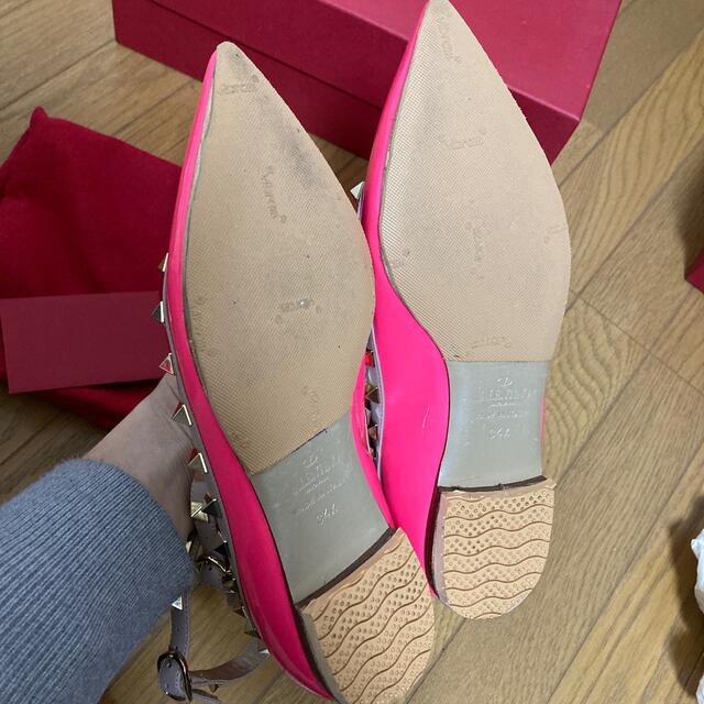 VALENTINO(ヴァレンティノ)の最終値下げ！確実本物　ヴァレンティノスタッズパンプス　ピンク34.5 美品 レディースの靴/シューズ(ハイヒール/パンプス)の商品写真