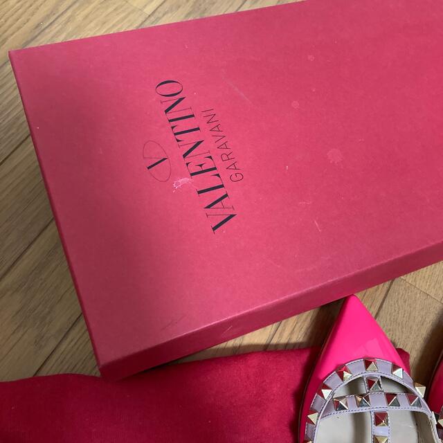 VALENTINO(ヴァレンティノ)の最終値下げ！確実本物　ヴァレンティノスタッズパンプス　ピンク34.5 美品 レディースの靴/シューズ(ハイヒール/パンプス)の商品写真