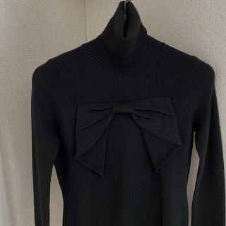 レッドヴァレンティノ(RED VALENTINO)のレッドヴァレンティノ　　タートルニット　リボンニット　ブラック　バレンチノ(シャツ/ブラウス(半袖/袖なし))