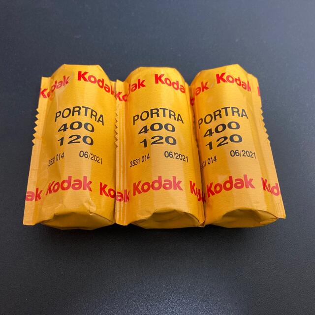 kodak portra 400  120     三本セット　期限切れ スマホ/家電/カメラのカメラ(フィルムカメラ)の商品写真