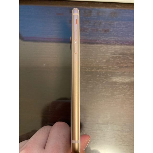 iPhone(アイフォーン)のApple iPhone 8 64GB ゴールド SIM フリー 本体 スマホ/家電/カメラのスマートフォン/携帯電話(スマートフォン本体)の商品写真