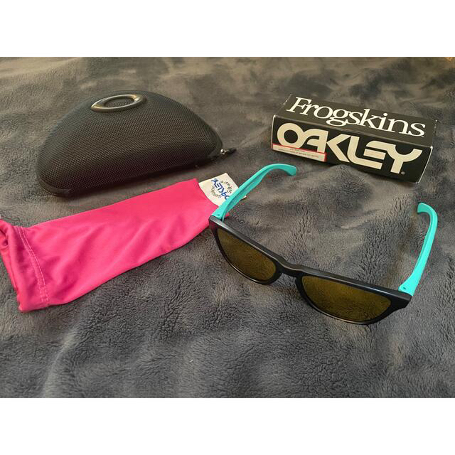 Oakley(オークリー)のOAKLEY Frogskins  レディースのファッション小物(サングラス/メガネ)の商品写真
