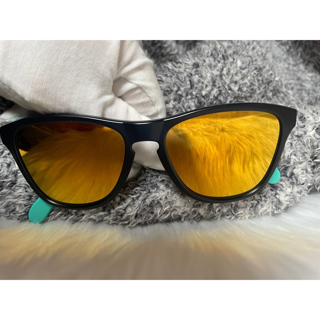 Oakley(オークリー)のOAKLEY Frogskins  レディースのファッション小物(サングラス/メガネ)の商品写真