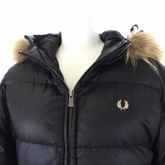 FRED PERRY(フレッドペリー)のフレッドペリー ダウンジャケット ジップアップ フード ラクーンファー M 黒 レディースのジャケット/アウター(ダウンジャケット)の商品写真