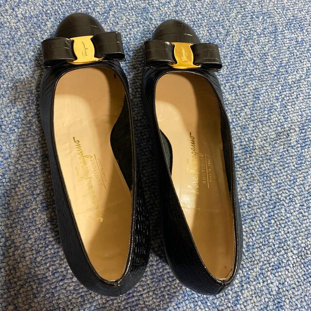 ・Salvatore Ferragamo パンプス