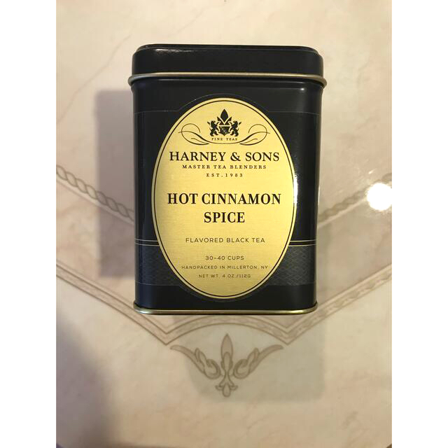 DEAN & DELUCA(ディーンアンドデルーカ)のHarney & Sons 紅茶 ホット シナモン スパイス 112g リーフ缶 食品/飲料/酒の飲料(茶)の商品写真