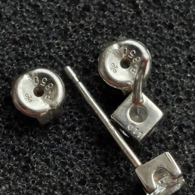 ジュエリーマキ【Pt850】ダイヤモンド0.11ct×2(計0.22)一粒ピアス